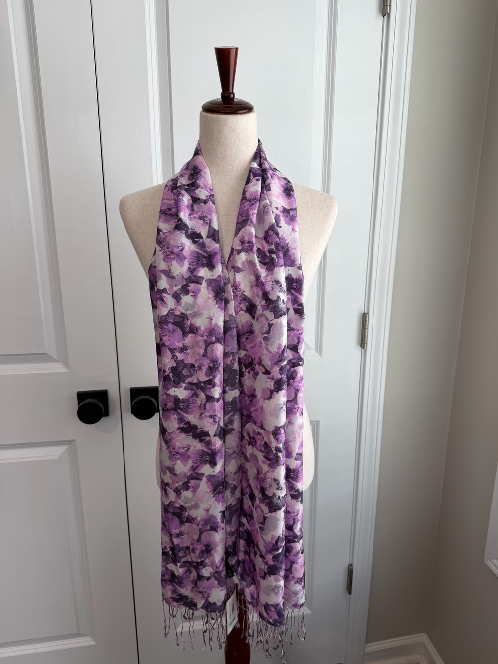Banana Republic Women’s Silk Callie Scarf Purple Floral NWT